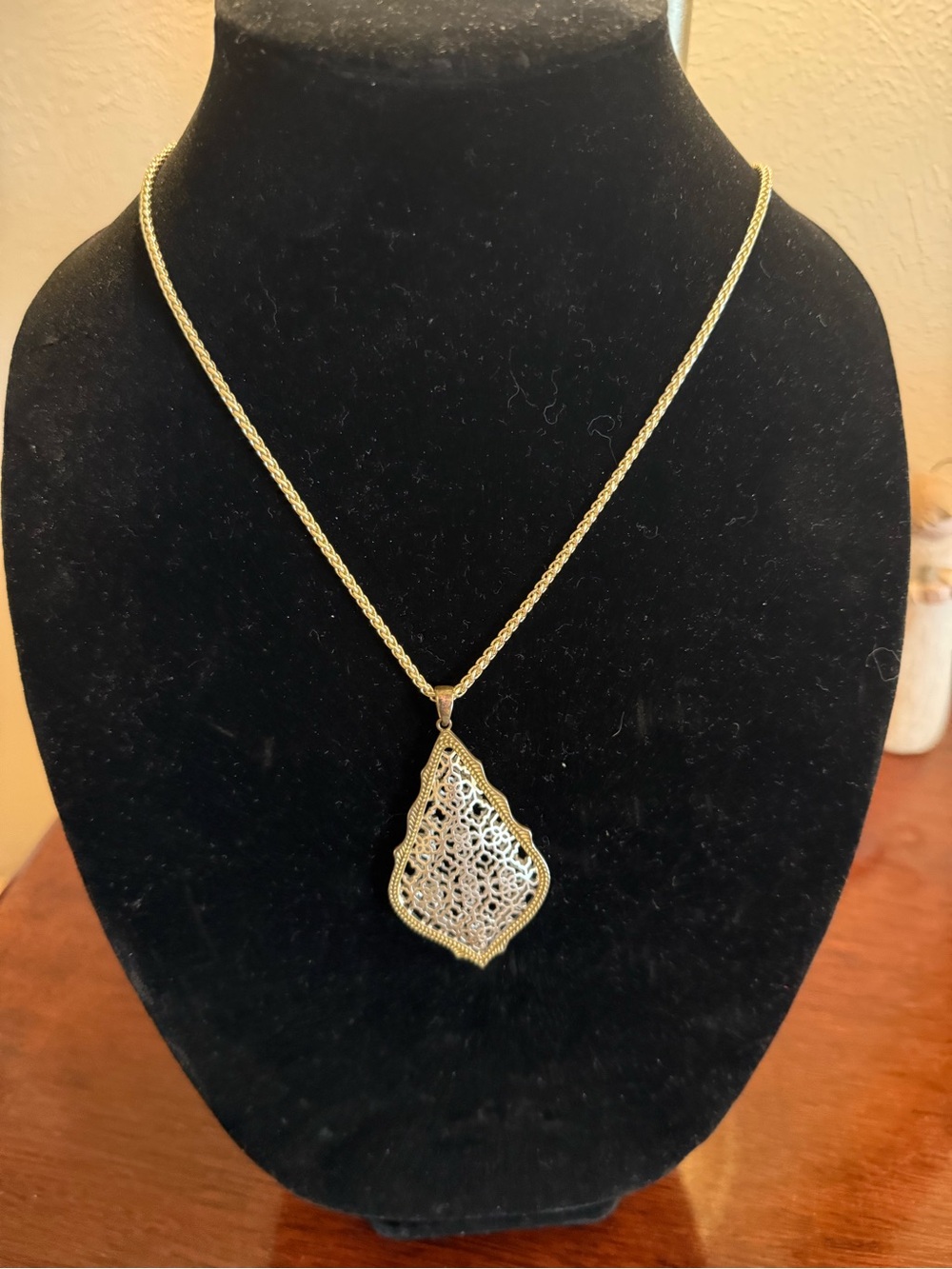 Kendra Scott Gold Filigree Teardrop Pendant Necklace - Women's Gold Tone Chain